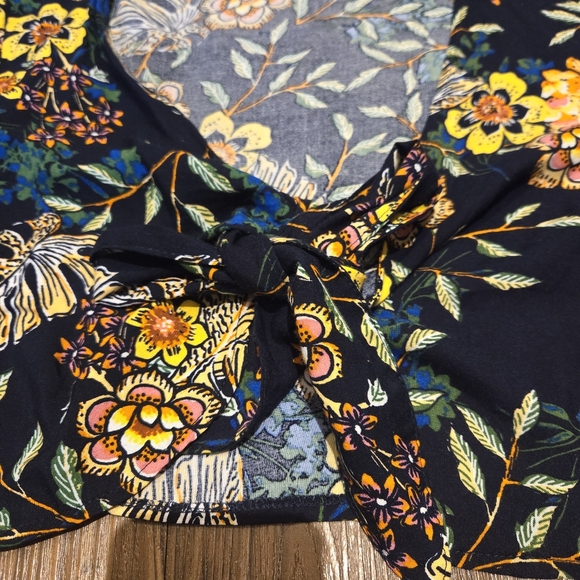 Miss Selfie Dark Floral Crop Top Tie Front Blouse Bohemian Casual Vacation L - Picture 9 of 12